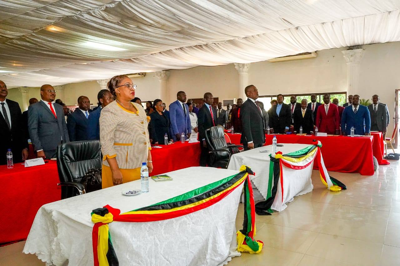Cristina Mafumo with Members of Tete Provincial Assembly